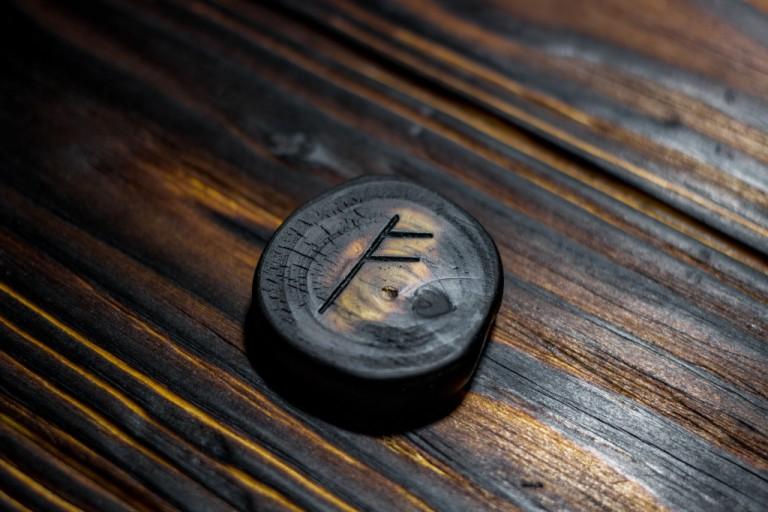 Immagine copertina articolo L'essenza di Fehu: ricchezza e abbondanza spirituale Immagine copertina articolo L'essenza di Fehu: ricchezza e abbondanza spirituale