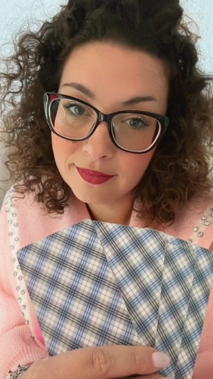 Immagine copertina cartomante Cetty - La voce dei tarocchi Immagine copertina cartomante Cetty - La voce dei tarocchi